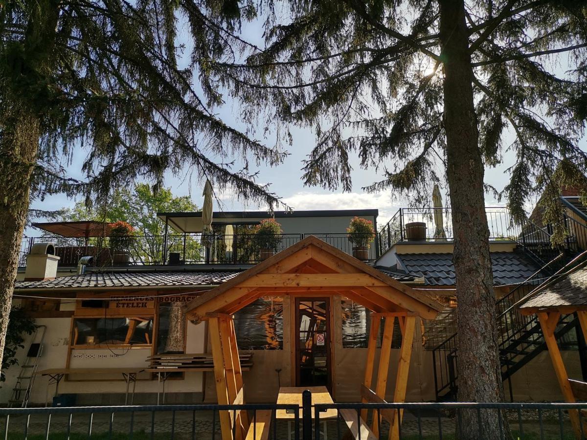 No Stress Panzio-Pizzeria-Sporttabor Bed & Breakfast Harkány Exterior photo